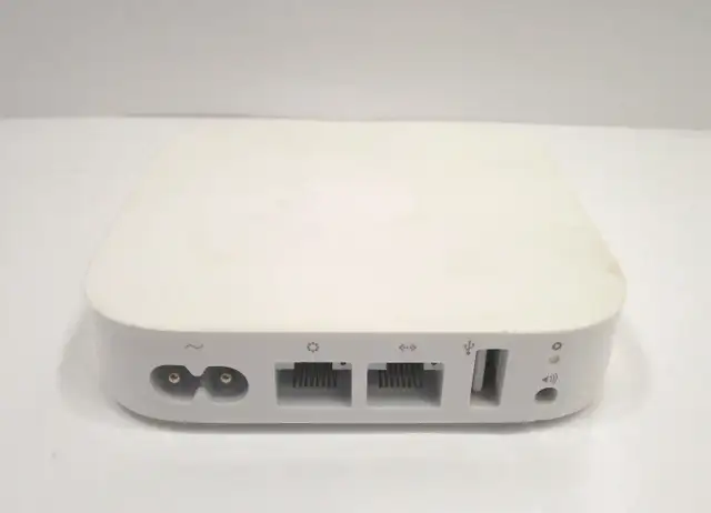 Apple Airport Express A1392 2nd Generation 802.11n WiFi Base Sta in Networking in Ottawa - Image 3