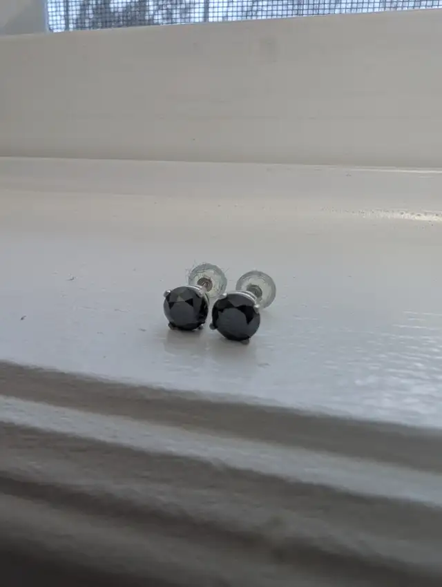 New 14K White Gold Diamond Earrings For Sale in Jewellery & Watches in London - Image 7