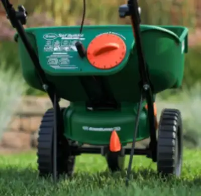 Scotts Turf Builder EdgeGuard Broadcast Spreader for Lawn Seed, Fertilizer & Ice Melt Lawn spreader...