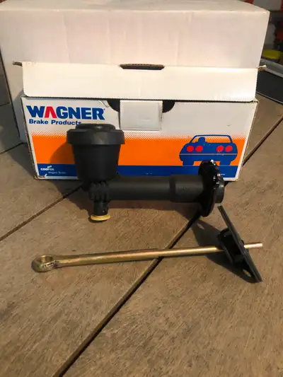 brand new master clutch cylinder for a GM truck,was for a 1995 1/2 ton 4x4,$25 or best offer
