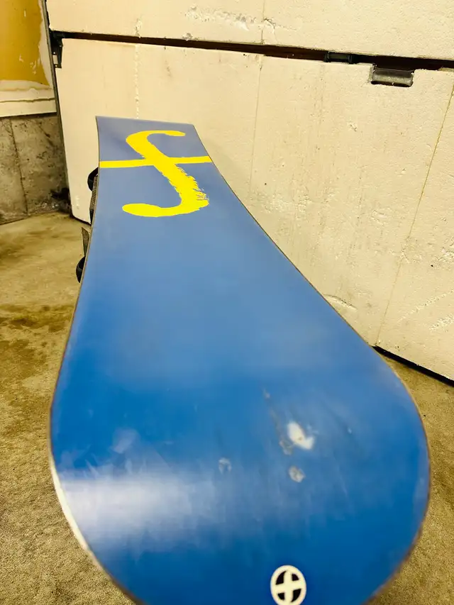 Forum kids snowboard 135 cm with Firefly bindings in Snowboard in Markham / York Region - Image 8