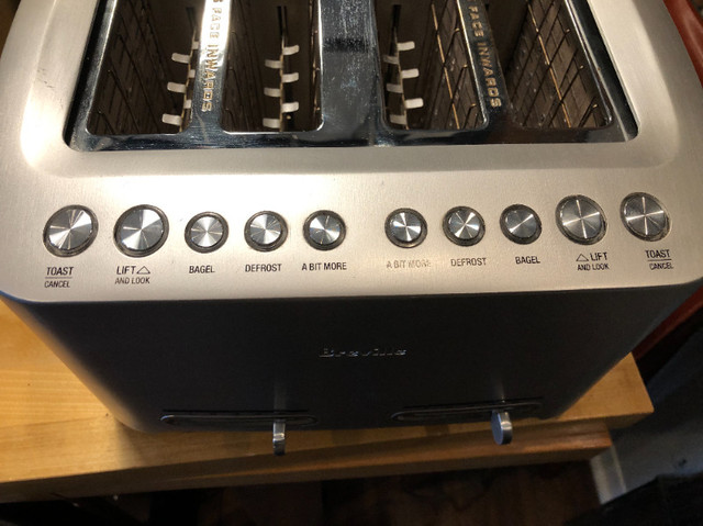 Breville 4 Slice Toaster BTA840XL - 1 element not Working in Toasters & Toaster Ovens in Kingston - Image 2