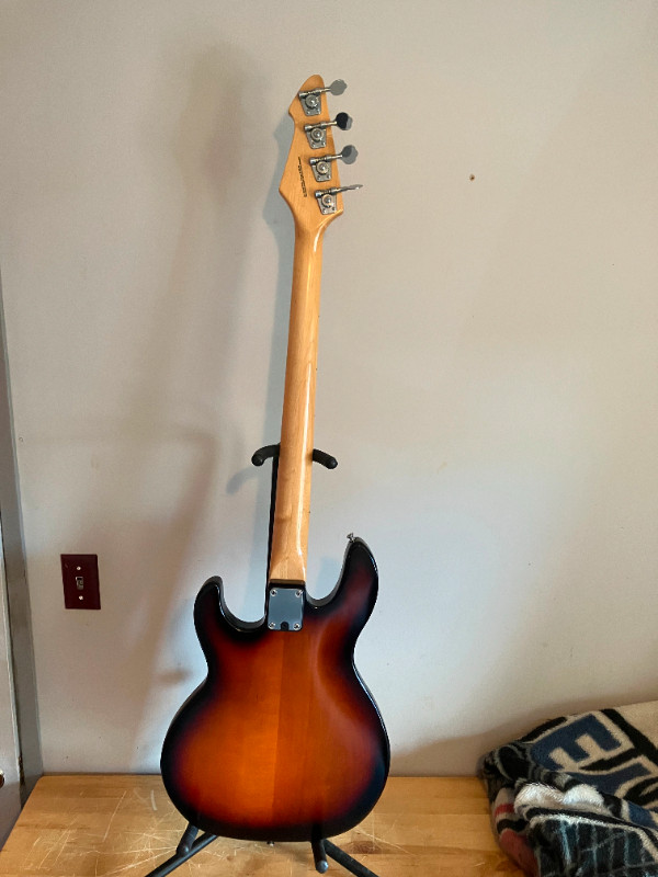1982 Peavey T20 Bass in Guitars in Medicine Hat - Image 4