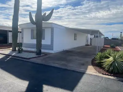 900 sq ft 2 br 2 bath in 55+ resort community, $9500 us for 5 months with pool,hot tub, pickle ball...
