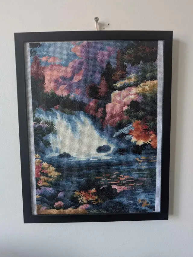 Tableau point de croix- Cascade  in Hobbies & Crafts in Laval / North Shore - Image 2