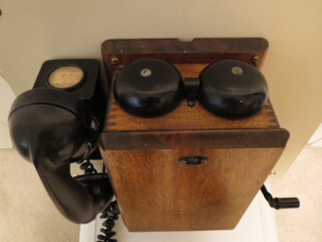 VINTAGE ANTIQUE WALL PHONE -- Immaculate Condition in Arts & Collectibles in Barrie - Image 2