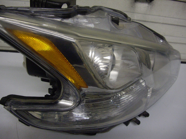 2009-14 nissan maxima oem right HID headlight in Auto Body Parts in Winnipeg - Image 2