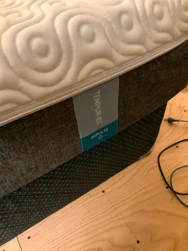 Tempur-Pedic Impulse ES Mattress - Queen size in Beds & Mattresses in Oshawa / Durham Region - Image 3