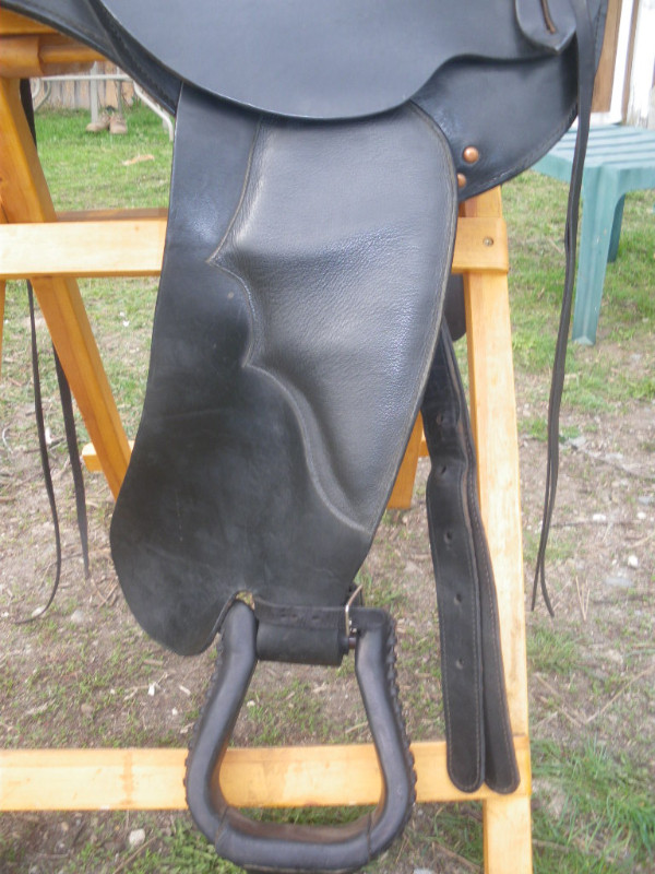 SADDLE FOR SALE in Equestrian & Livestock Accessories in Vernon - Image 4
