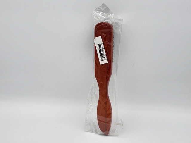 Brush with wood handle 8" brand new / brosse avec manche en bois in Equestrian & Livestock Accessories in West Island - Image 2