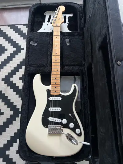 Fender Stratocaster – MIM (2000) – Olympic White / Map, View more