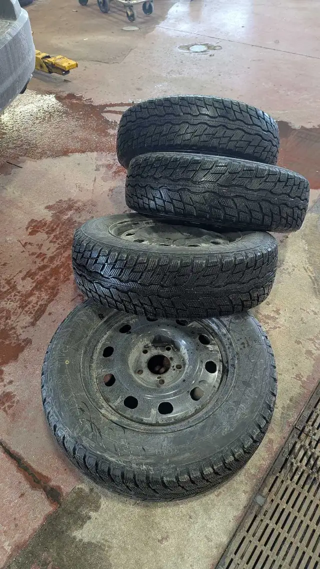 Lightly Used 17” Uniroyal Winter Tires Set and Rims !! in Tires & Rims in City of Toronto - Image 5