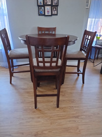 Counter height 5 of dining set
