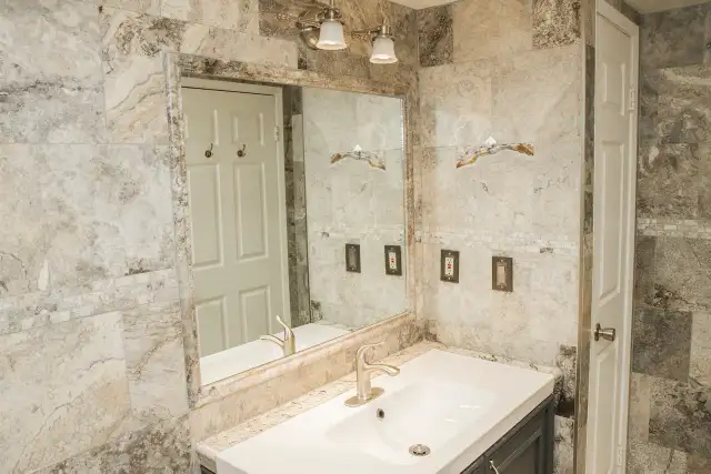 beautiful luxury condo near square one  in Long Term Rentals in Mississauga / Peel Region - Image 4