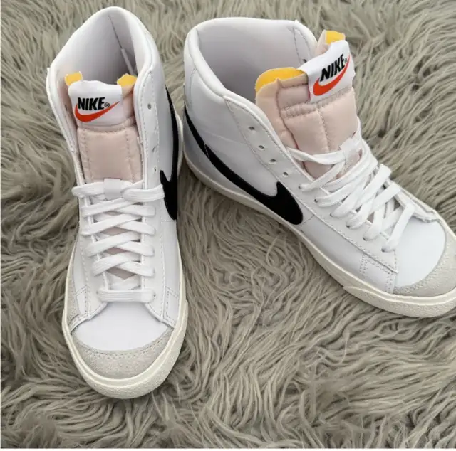 Nike Blazer Mid 77 in Men's Shoes in City of Toronto - Image 5