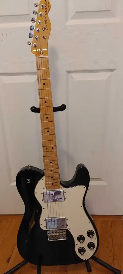 2011 Classic Player Thinline Deluxe Tele. MIM. Mint. No fretwear. Hardshell case.