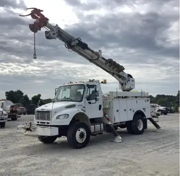 2015 Freightliner M2 - Altec Digger Derrick in Other in City of Toronto - Image 2