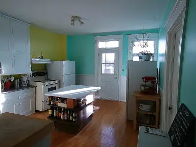 Bonjour, Nous recherchons un.e colocataire pour partager un 6 1/2 (3 chambres) au 3e étage d’un imme...