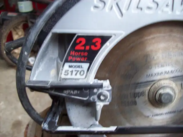 SKILSAW WITH 10 BLADES in Power Tools in Delta/Surrey/Langley - Image 3