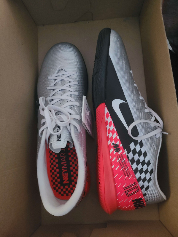 Nike Vapor 13 Academy NJR IC Soccer Indoor Shoes - BRAND NEW in Soccer in Mississauga / Peel Region - Image 2