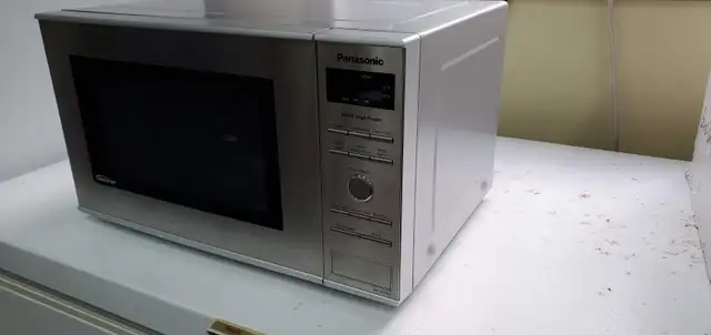 Virtually New Panasonic Compact Microwave Oven. in Microwaves & Cookers in Trenton - Image 4