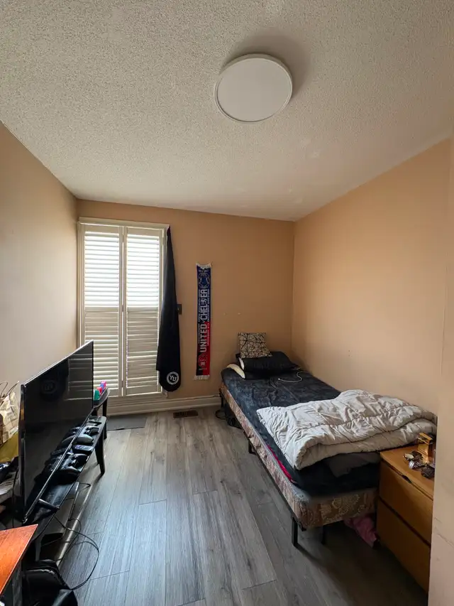2 PRIVATE ROOMS FOR RENT NEAR YORK UNIVERSITY - MARCH 1ST, 2026