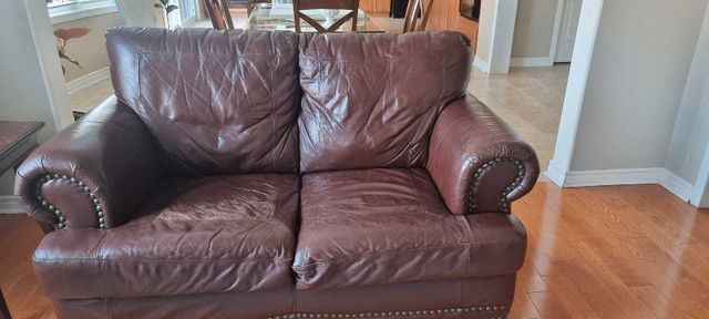 Leather sofa set 3 piece . One 3 seater , love seat, single seat in Couches & Futons in Mississauga / Peel Region - Image 4