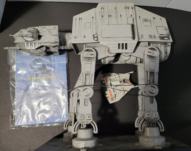 Star Wars Miniatures Colossal Pack AT-AT Imperial Walker in Toys & Games in Ottawa - Image 3