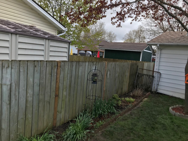 For all your post repair and fencing needs in Fence, Deck, Railing & Siding in Windsor Region - Image 4