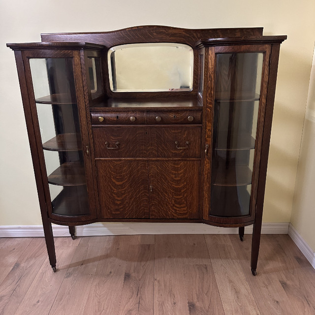 Beautiful Antique Victorian Tiger Oak Display Cabinet Sideboard in Hutches & Display Cabinets in City of Toronto - Image 2