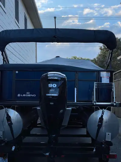 This 2021 Legend E-Series 21 Cruise is a meticulously maintained pontoon boat, perfectly suited for...