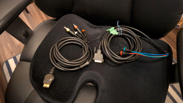 12ft Rocketfish and 10ft Monoprice HDMI cords in General Electronics in Windsor Region - Image 2