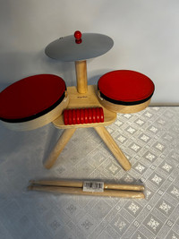 PLAN TOYS drum set