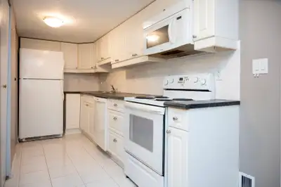 pacious 2-Bedroom Legal Lower-Level Unit with Private Entrance, Front Yard & Driveway Enjoy privacy...