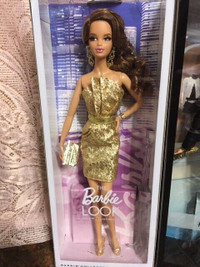 BARBIE - THE BARBIE LOOK DOLLS and OUTFIT NRFB