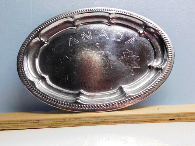 Vintage Canada Serving Tray in Arts & Collectibles in Barrie