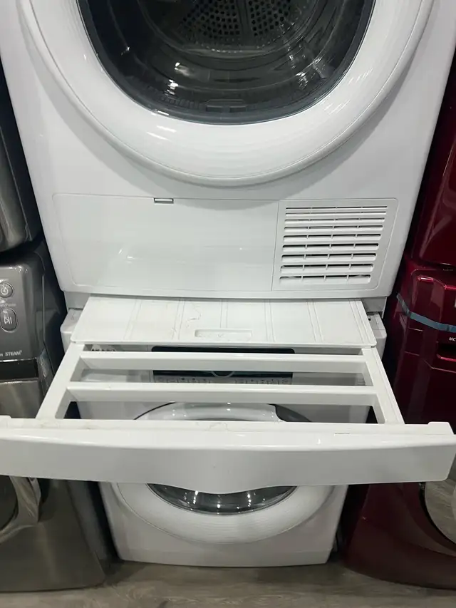 whirlpool 24 w front load washer ventless dryer set  in Washers & Dryers in Oakville / Halton Region - Image 6