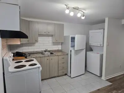 ENQUÊTE DE CRÉDIT Situé dans un triplex calme, parfait pour une personne seule ou un couple. Inclus...