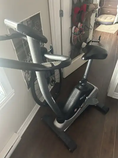 Vélo stationnaire, View more