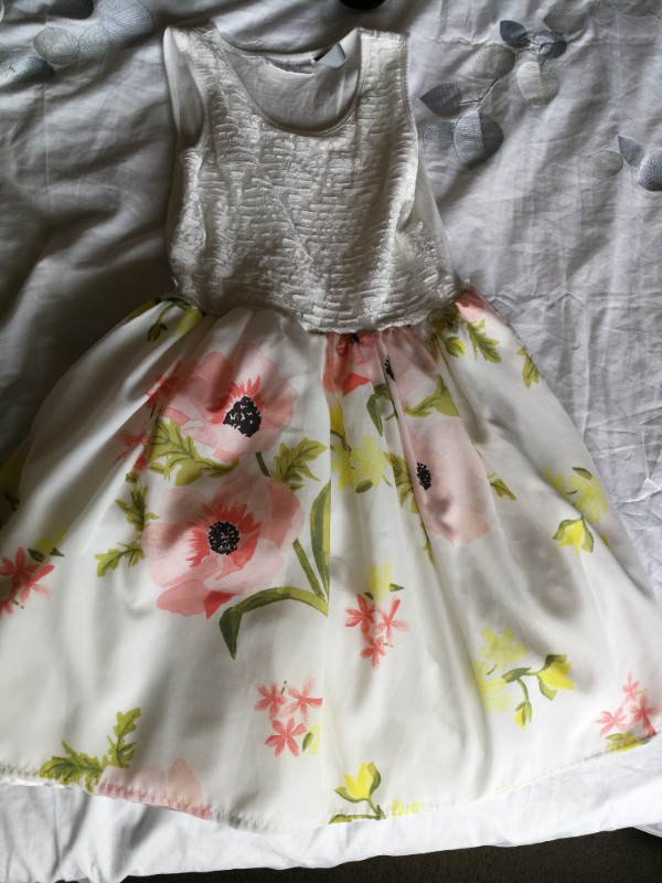 Girls Formal Flower Dress in Kids & Youth in Oakville / Halton Region - Image 2