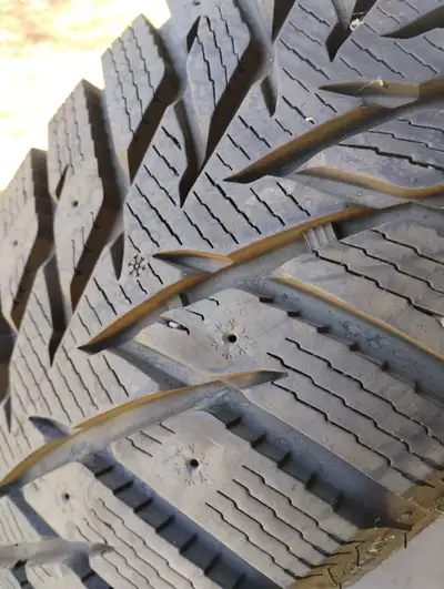 Hardly used, cleaning out garage. A directional Kapsen icemax RW506, winter tires in excellent condi...