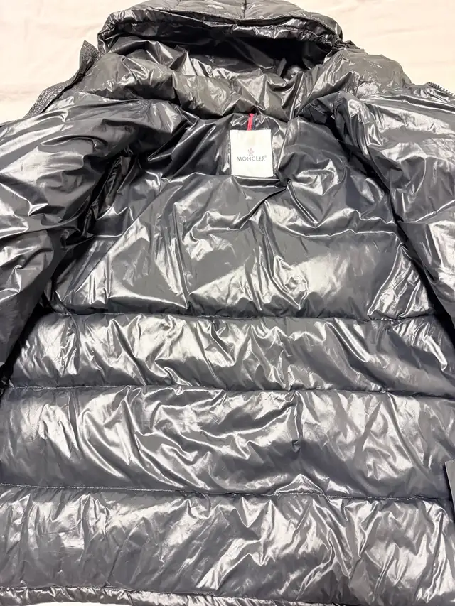 Moncler Maya Down Jacket Men Size: 6 in Men's in Mississauga / Peel Region - Image 4