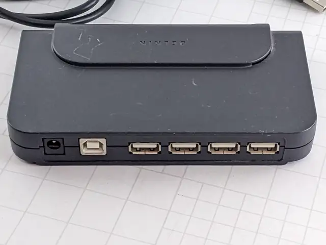 BELKIN 4 Port USB Powered Hub in Cables & Connectors in Hamilton - Image 4
