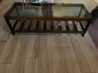 Belle table de salon allongée vitrée en bois véritable