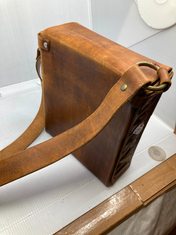 Sac en cuir vintage bandoulière sacoche artisanal dans Autre  à Ville de Montréal - Image 3