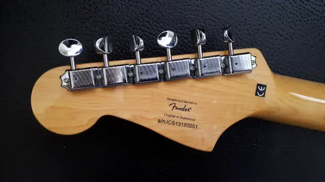 RARE Like-New Squier Vintage Modified Jazzmaster Electric Guitar in Guitars in Edmonton - Image 6