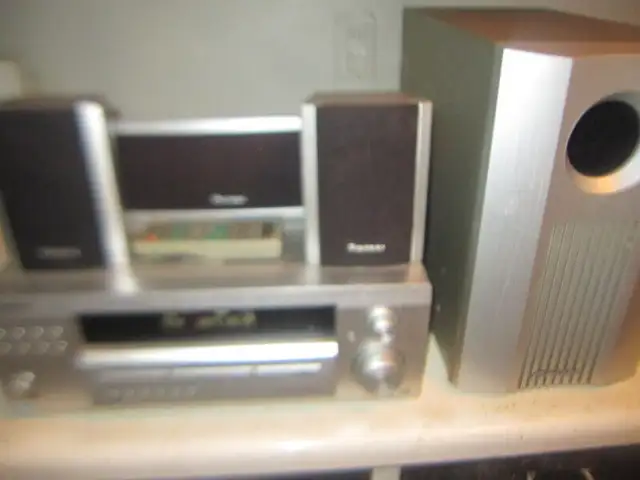 Pioneer Stereo Receiver  VSX D414  Sub Woofer  Speakers Remote in General Electronics in City of Toronto - Image 5