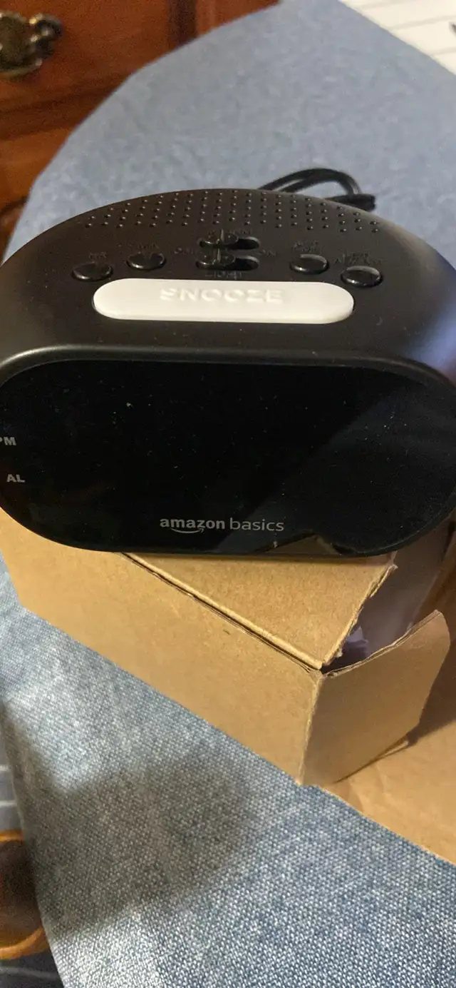 Amazon Basics Small Digital Alarm Clock526212293975101441