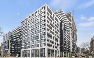 Gorgeous new downtown Toronto bright sunny S/W corner 3 bedroom, 2 bathroom condo with views of the...