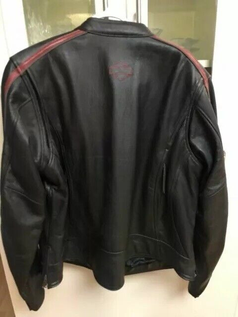 Womens Leather Harley Davidson Riding Jacket size 1X in Women's - Tops & Outerwear in Saskatoon - Image 4